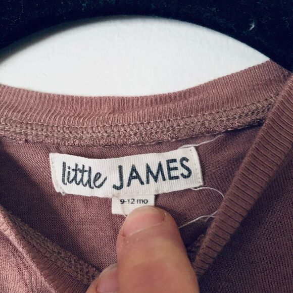 Little James chocolate/white 2-piece top/rainbow shorts set, size 9-12 mon - Picture 2 of 6